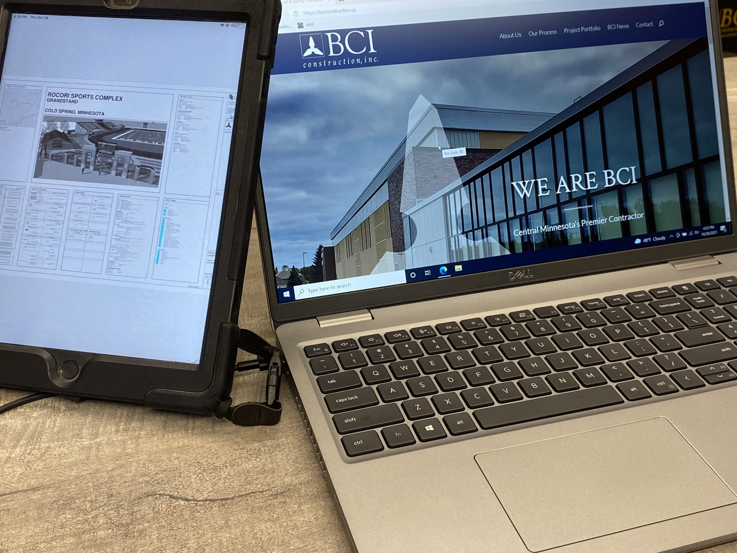 Laptop and a tablet with software and technology for the construction industry
